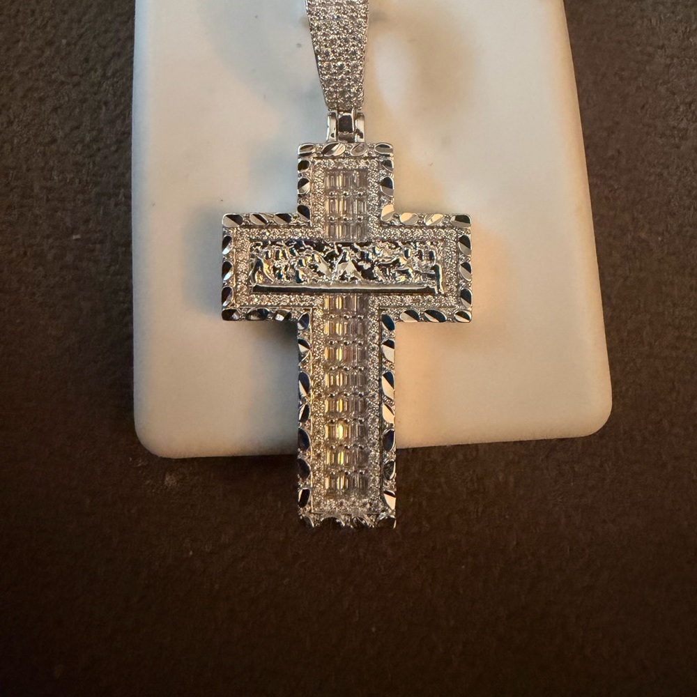 Elegant Silver last supper Cross moissanite pendant